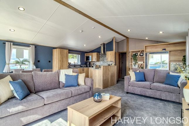2-bed caravan on Solent Breezes Holiday Park, Hook Lane Warsash, Near Southampton, £269,995