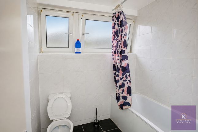 96, Brownfield Street, Greater London photo 3