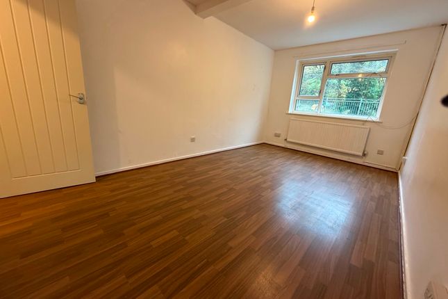 Flat 4, Belgrave Court, Pontnewynydd, Pontypool photo 4