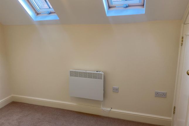88-92, Flat at rear, Tenterden photo 5