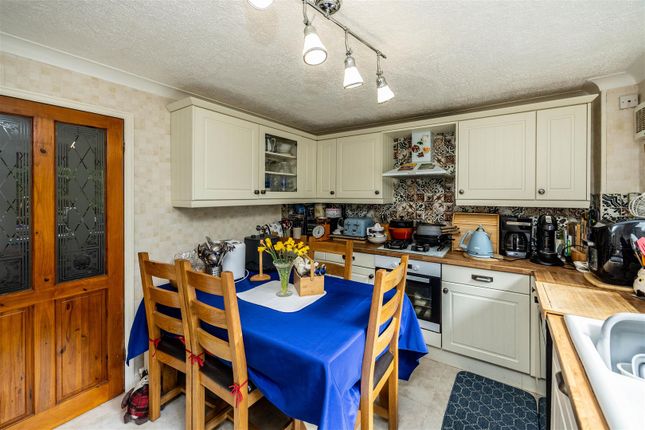 77, Croft Gardens, Huddersfield photo 5