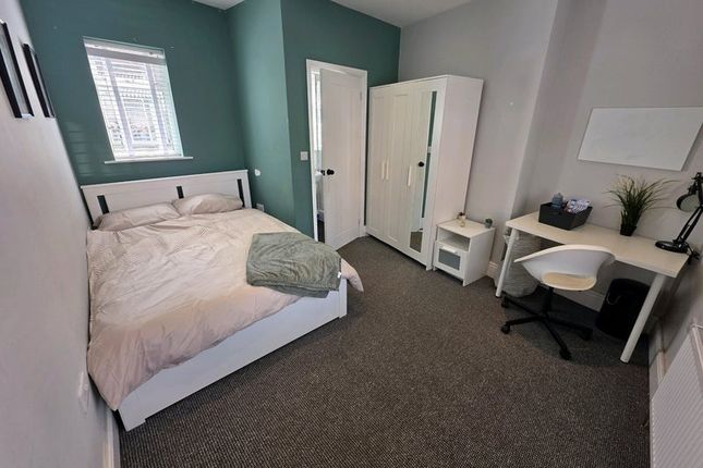 Bright And Tidy Double Bedroom Featuring A Comfort...