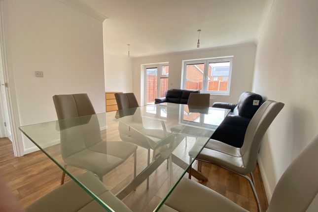90 Castleridge Drive, Greenhithe photo 2