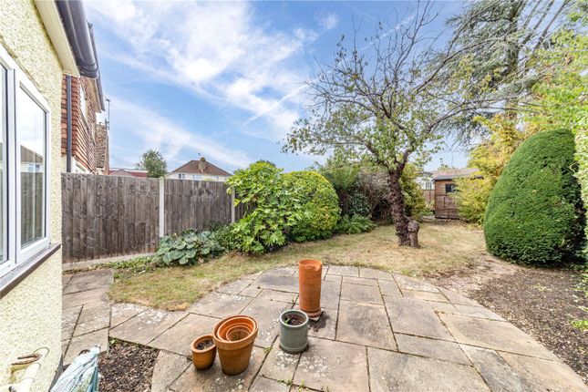 4, Florence Avenue, Addlestone photo 2