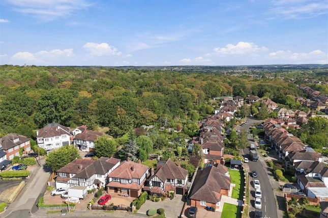 25, Farm Way, Buckhurst Hill photo 4