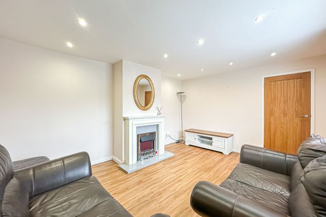 88 Glenwood Drive, Wirral photo 2