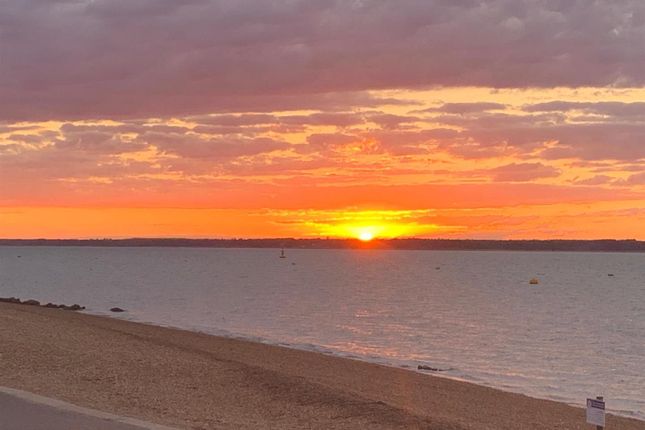 8 Grantham Court, 10 Queen's Road, Cowes photo 2