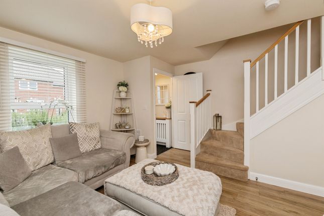 73, Poskett Way, Wotton-Under-Edge photo 2