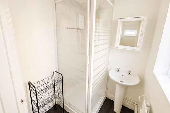 Flat 2, 42 Alliance Avenue, Hull photo 5