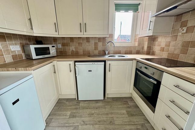 26 Lovell, Parkway, Holmes Chapel photo 3
