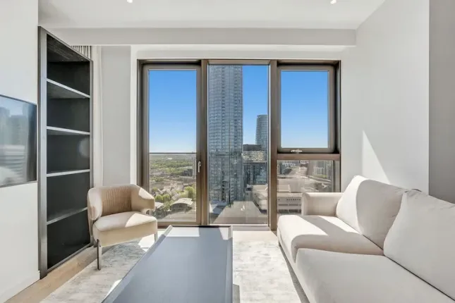 Studio flat on 1102, Vertus, George Street, Canary Wharf, £2,702/mo