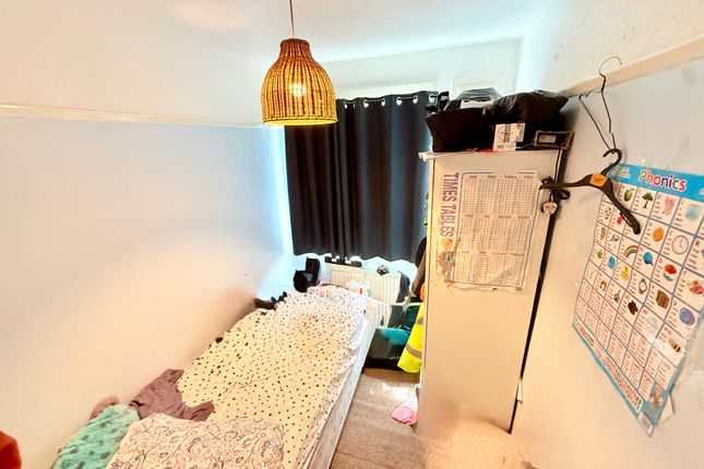 67, Penderry Rise, London photo 4
