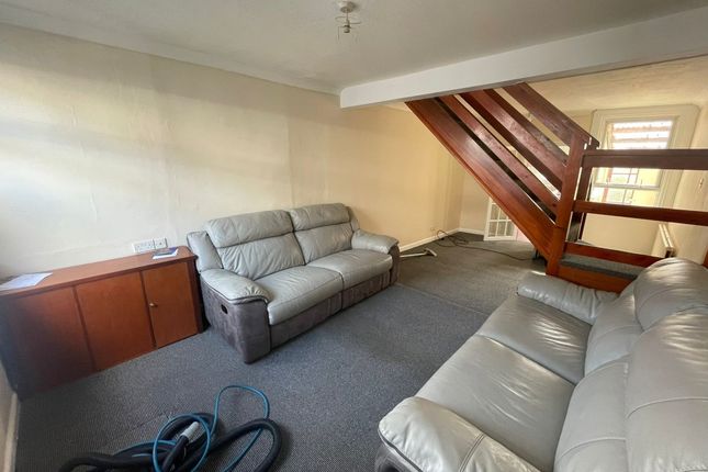 52, Gordon Road, High Wycombe photo 3