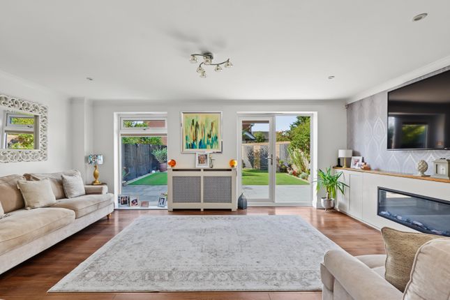 41 Ten Acre Way, Rainham, Kent photo 2