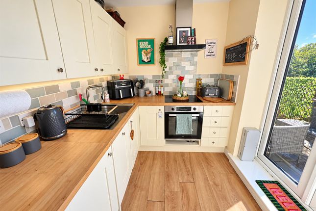 20, Green Lane, Bradford photo 3