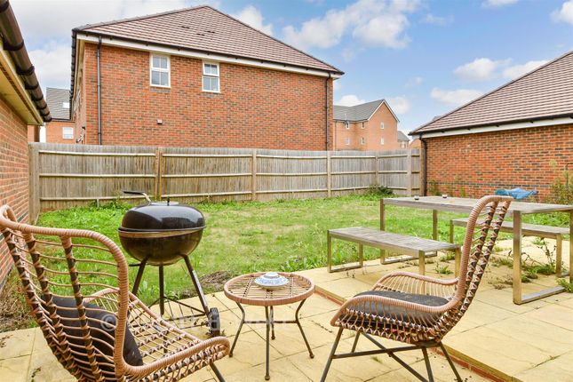 13, Pipit Way, Peacehaven photo 2
