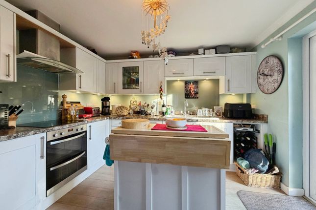 25, Eastwell Barn Mews, Tenterden photo 3