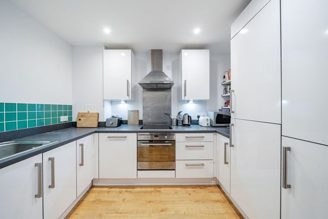 Flat 17, 1 Queensland Road, London photo 2