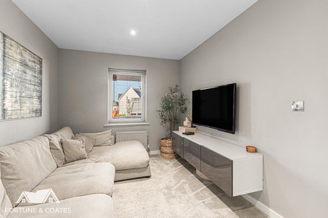 4, Old Oak Way, Harlow photo 3