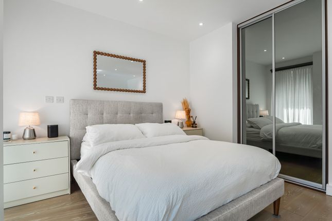 Flat 206, Sirus House, 11, Hemming Street, London photo 4