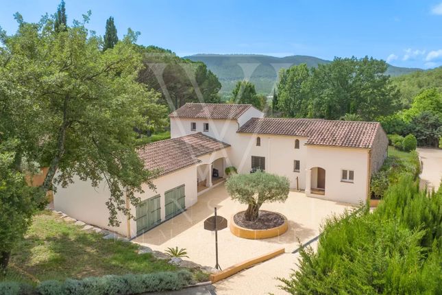 Villa for sale in Street Name Upon Request, Bagnols-En-Forêt, Fr