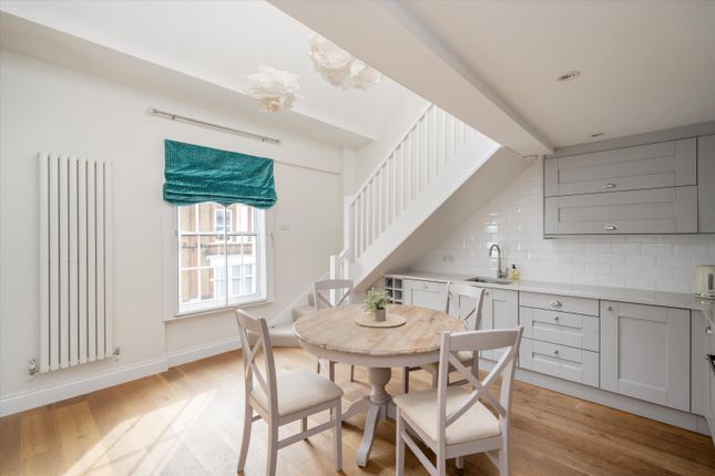 Thumbnail Flat for sale in Cavaye Place, London