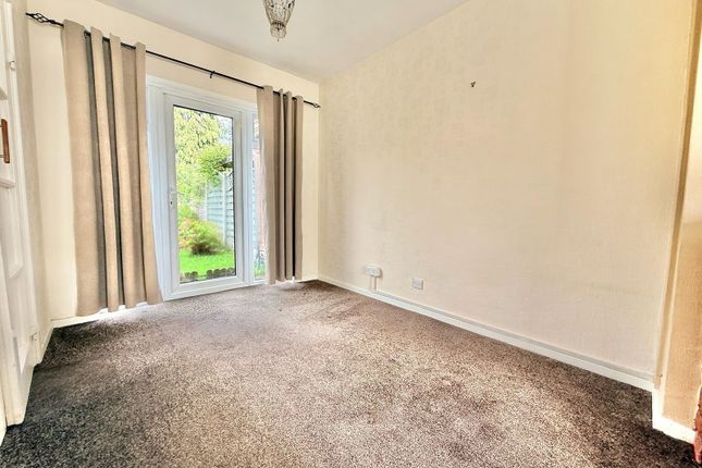 8, Queens Crescent, Bilston photo 4