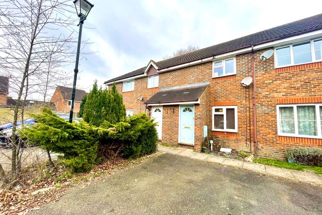 Thumbnail Terraced house for sale in Ropeland Way, Horsham