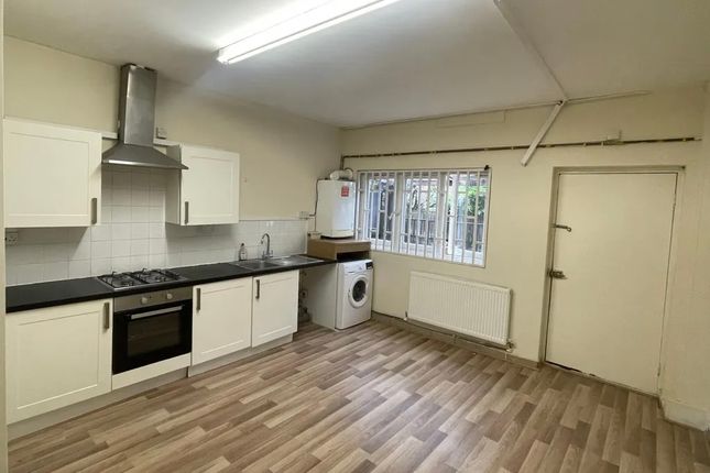 Thumbnail Flat to rent in Mare Street, London