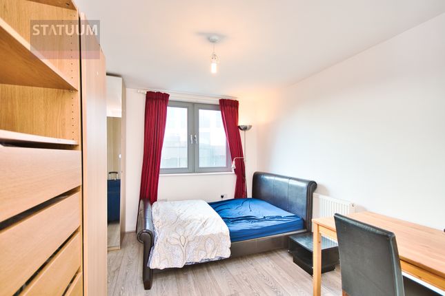Flat to rent in John Wetherby Court West, High Street, Stratford, London