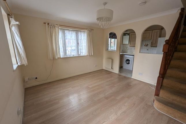 18, Brushfield Way, Woking photo 2