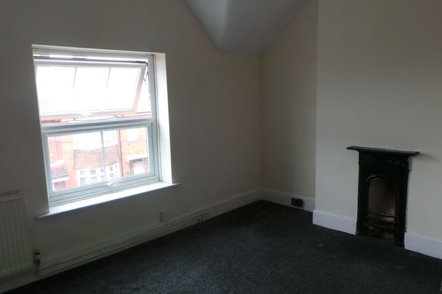 Terraced house to rent in Mount Pleasant, Redditch