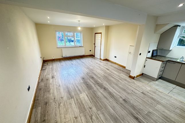 9, Clee Avenue, Manchester photo 4