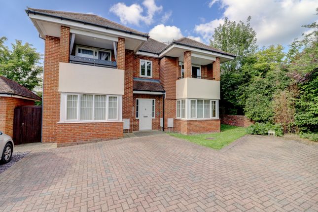 Thumbnail Flat for sale in Hamilton Road, High Wycombe, Buckinghamshire