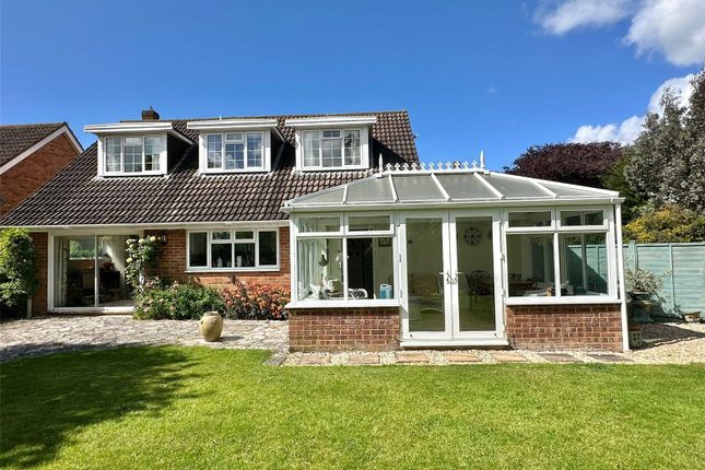 2, Manor Close, Lymington photo 2