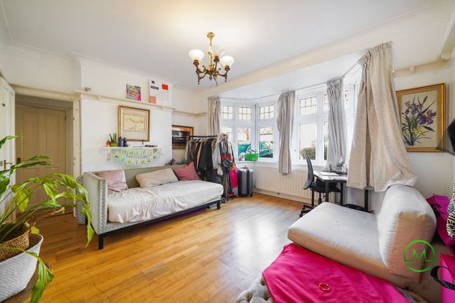 13 The Crossways, Wembley photo 4