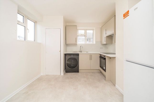 3 Broughton Court, Broughton Road, London photo 3