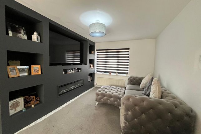 3, Wadham Court, DAVENTRY photo 3