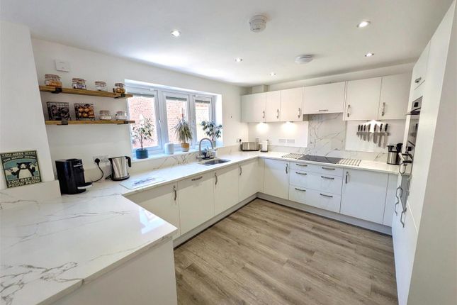 10, Humphrey Way, Eastergate photo 2