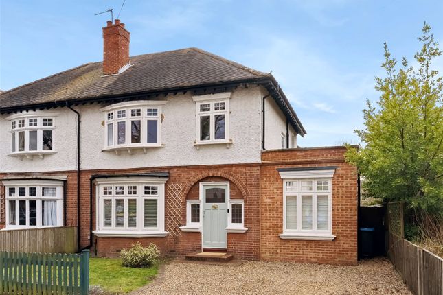 15, Courtlands Avenue, Hampton photo 3