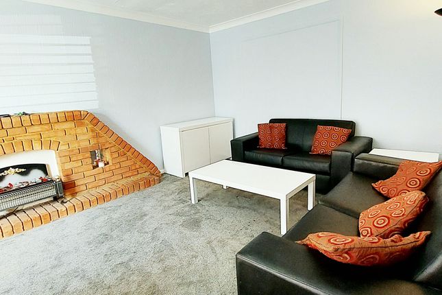 Room 1, 58, Barlows Reach, Chelmsford photo 4