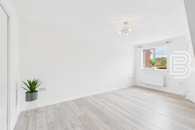29, Ilmer Close, Rugby photo 3