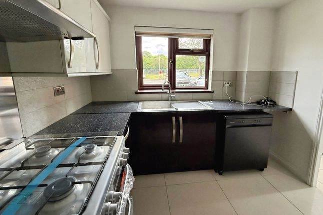 2, Galloway Close, Broxbourne photo 4
