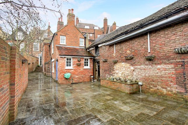 Thumbnail Terraced house to rent in Black Horse Yard, Park Street, Windsor