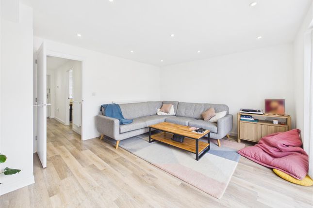 51, Keywood Drive, Walton-On-Thames photo 4