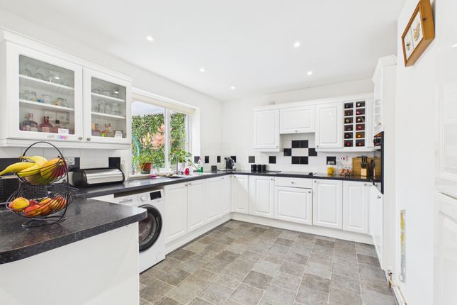2, Hillside Crescent, Bridgwater photo 2