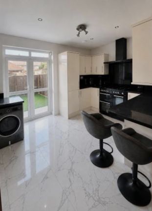 40 Sunnycroft Road,, Sunnycroft Road, Southall photo 2