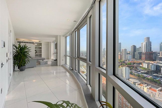 Flat for sale in Ontario Tower, 4 Fairmont Avenue