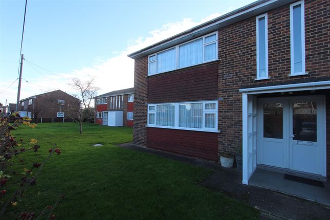 Thumbnail Flat to rent in Silverdale Avenue, Minster On Sea, Sheerness