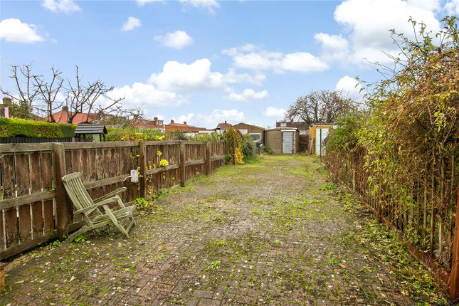 86, The Alders, Feltham photo 4